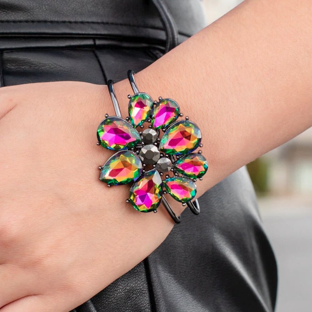 Paparazzi Jewelry - DAUNTLESS is More - Multi Oil Spill Bracelet - Vintage